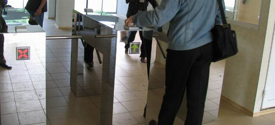 Турникеты-триподы полуростовые двухтумбовые